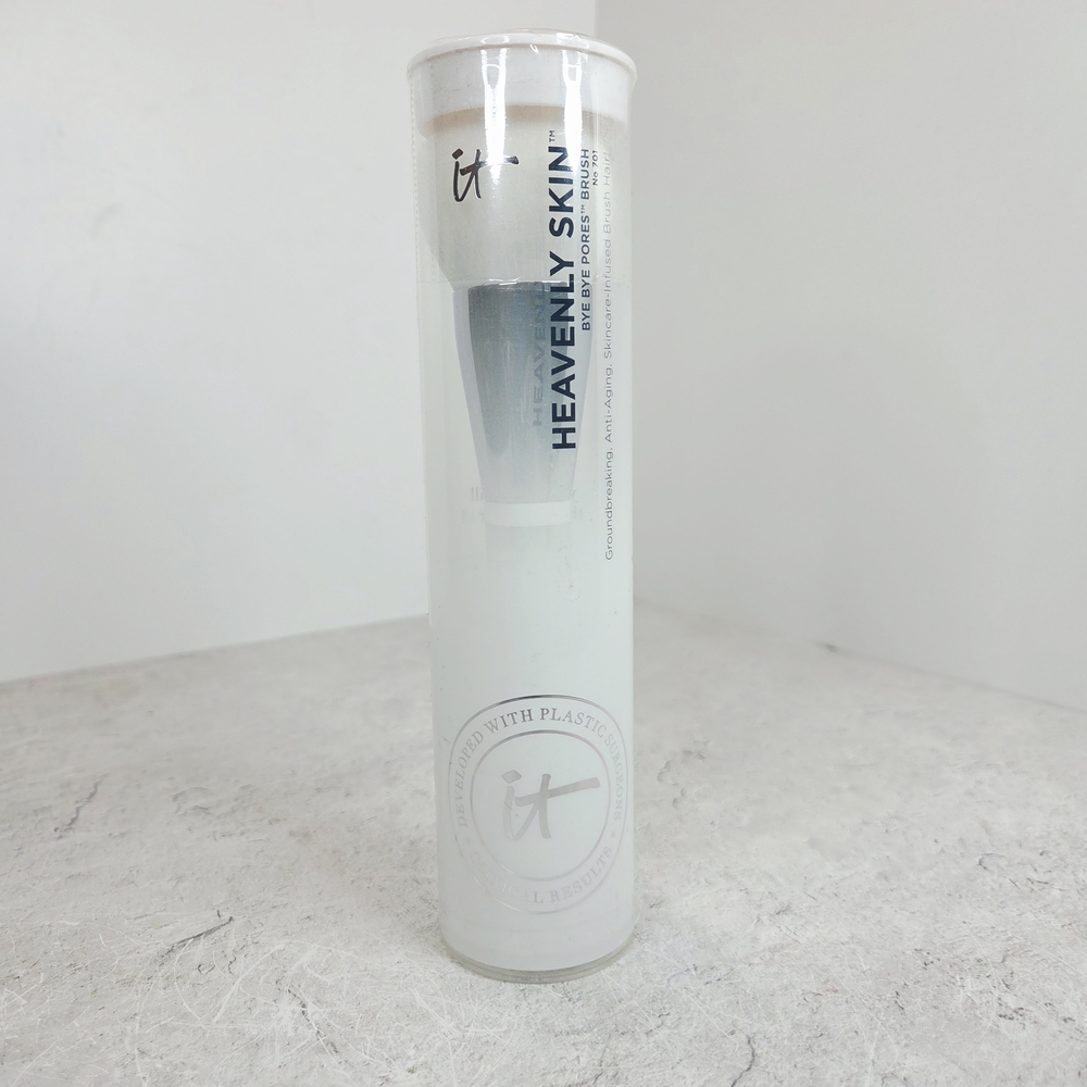 IT Cosmetics Heavenly Skin Bye Bye Pores #701 Powder Brush